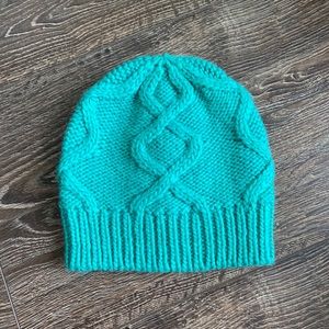 Cable hat in Italian wool blend